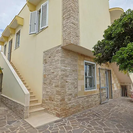 Casa Laura 1 A 20 Mt Dalla Di Holiday home *